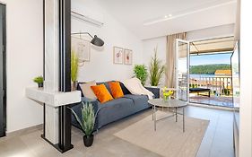 Danica Luxury Seaside Apartment